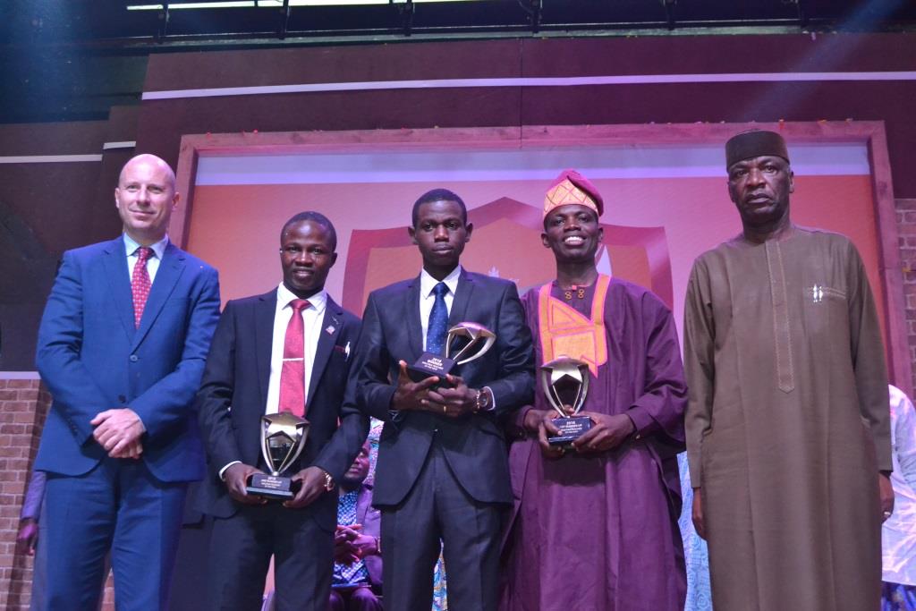 Olasunkanmi Opeifa: A Nigerian Teacher Makes Top 50 In the Global Teacher Prize 2020