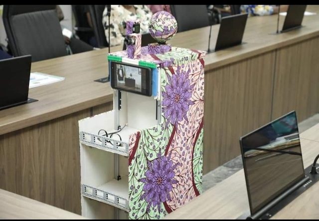 Nigerian Students Build Mobile Robot, Mairabot to Minimize the Risks Faced by Health Workers During the Pandemic 