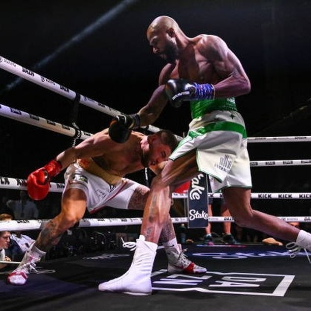 Mike Edwards Wins First Fight in Boxing Debut, in Dublin