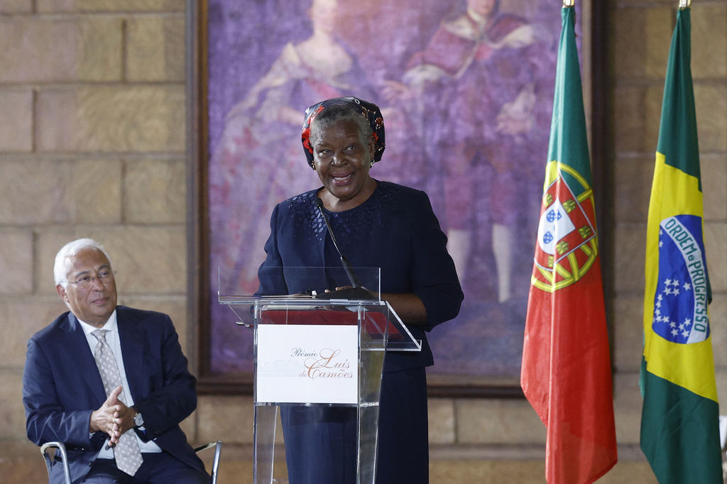 Paulina "Poulli" Chiziane, Mozambique's first female novelist