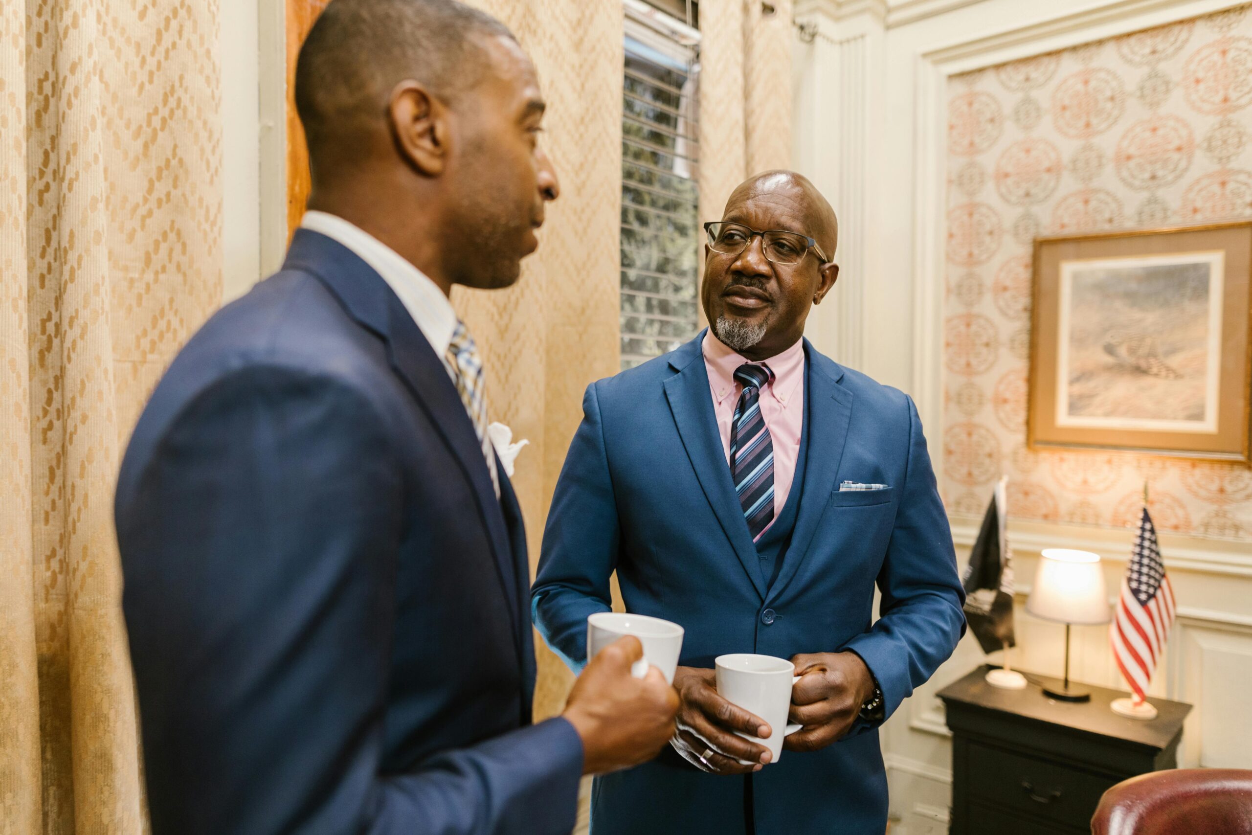 Mastering Small Talk: 10 Essential Tips for Professionals