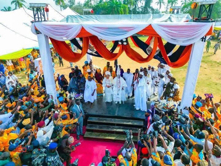 Ooni Ogunwusi Crowns Oba Adesoye as 21st Elerin of Erin-Ile