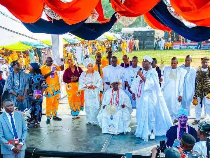 Ooni Ogunwusi Crowns Oba Adesoye as 21st Elerin of Erin-Ile