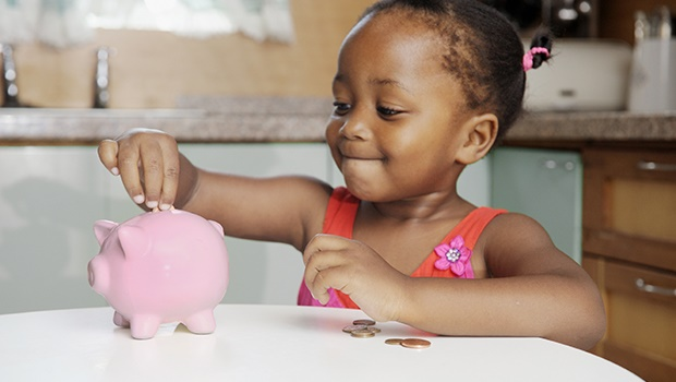 7 Everyday Activities That Teach Kids About Money