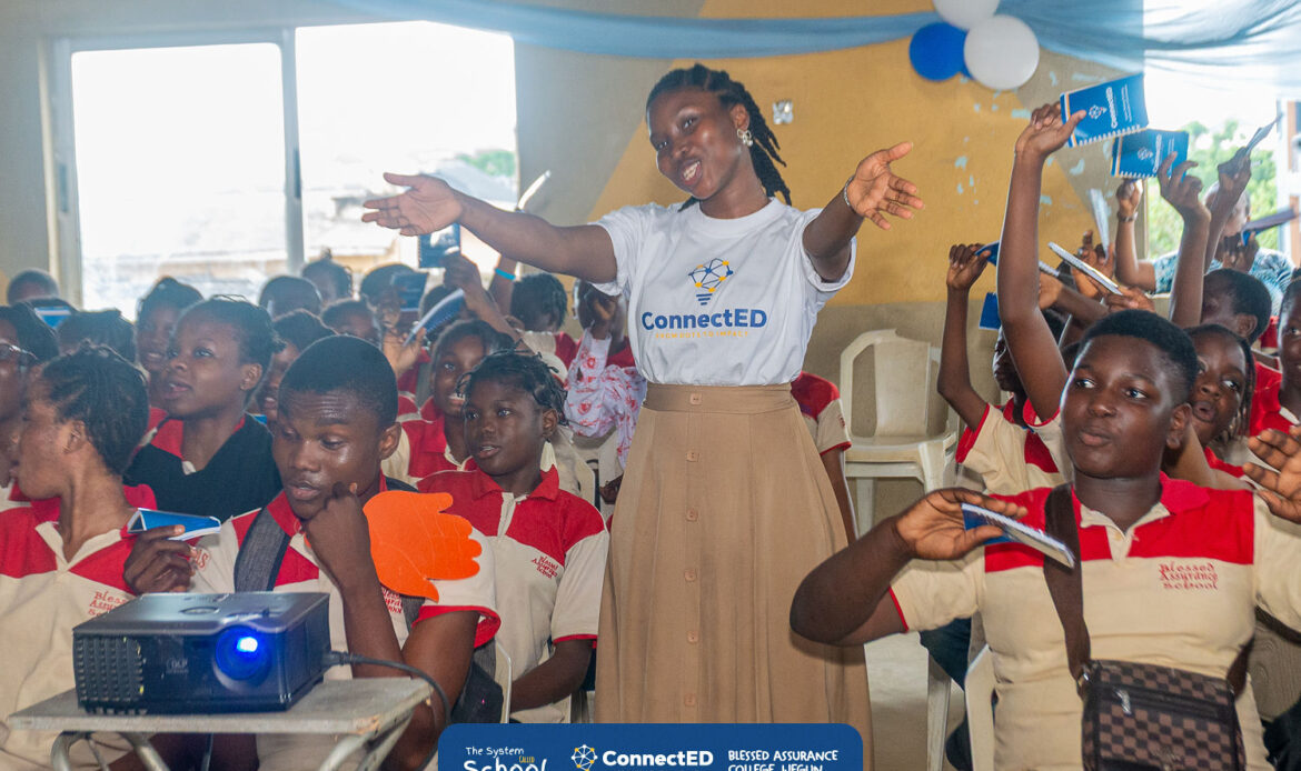 Oluwasikemi Akinniyi Is Helping Nigerian Students Think Differently